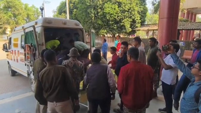 CG – नारायणपुर में पुलिसकर्मी ने खुद को गोली मारकर की आत्महत्या, कोहकामेटा में थे तैनात