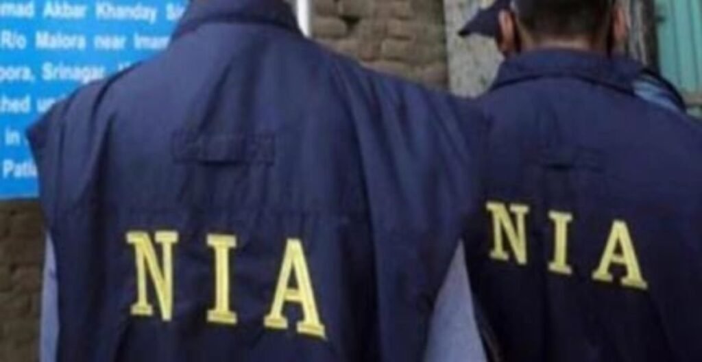 नक्सलियों