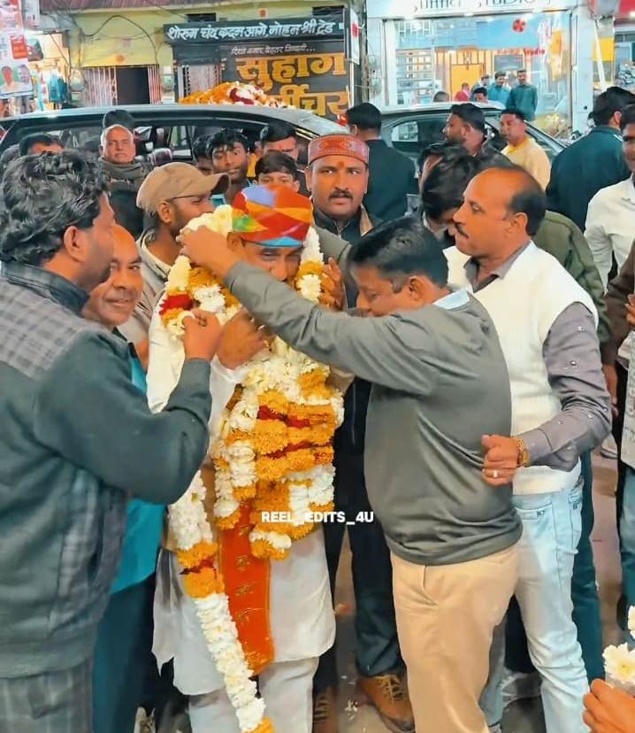 Nagda : भारतीय जनता पार्टी के जिला अघ्यक्ष का जन्मदिन बडे़ ही धूमधाम के साथ मनाया ।