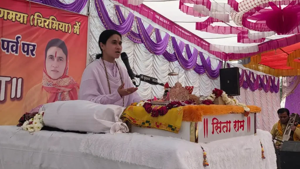 Mahidpur : श्री स्वर्णगिरी पर्वत पर साध्वी मीरा दीदी के मुख से प्रवाहित हो रही है श्री राम कथा की पावन गंगा।