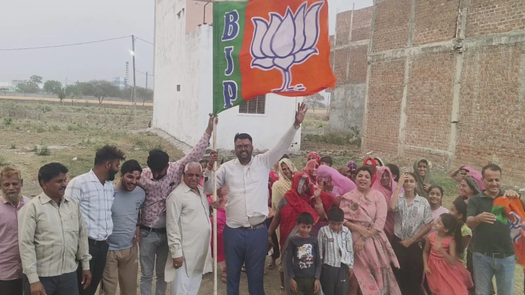 महिदपुर रोड: पश्चिम बंगाल , असम और पुडुचेरी भाजपा की जीत पर जोरदार जश्न, उज्जैन भाजपा ग्रामीण जिला मंत्री ऋतु पाटीदार के नेतृत्व में कार्यकर्ताओं ने मनाया उत्सव।