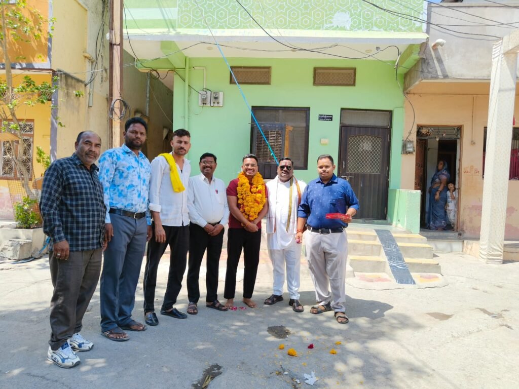 Mahidpur Road : प्रतिभा का परचम: शिक्षक के पुत्र भूपेश दंडोतिया ने MBBS पास कर क्षेत्र का मान बढ़ाया ।