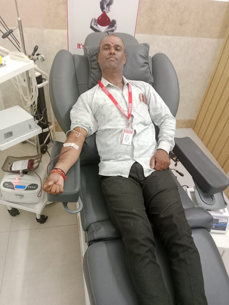उज्जैन के समाजसेवी पत्रकार मांगीलाल सोलंकी का नागदा जनसेवा में महिला को अर्जेंट जरूरत थीं उनको समर्पण, किया 30वां रक्तदान; कहा- ‘युवाओं आगे आओ’*