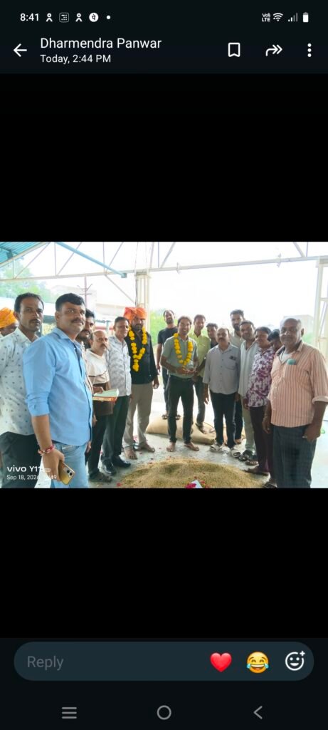 Mahidpur Road @ उपमंडी महिदपुर रोड में नई सोयाबीन की नीलामी का शुभारंभ।